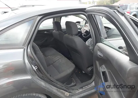 2016 Ford Focus Se z USA, uszkodzony, nr VIN 1FADP3F29GL379439